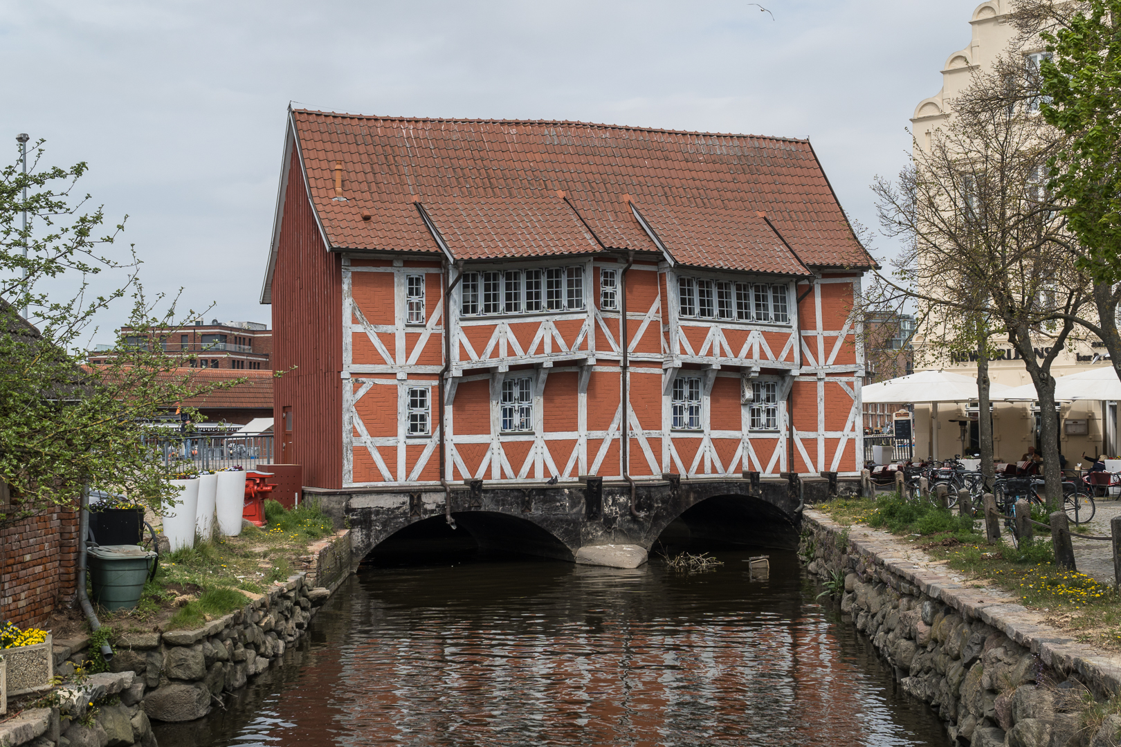 viele schöne und alte Bauten
